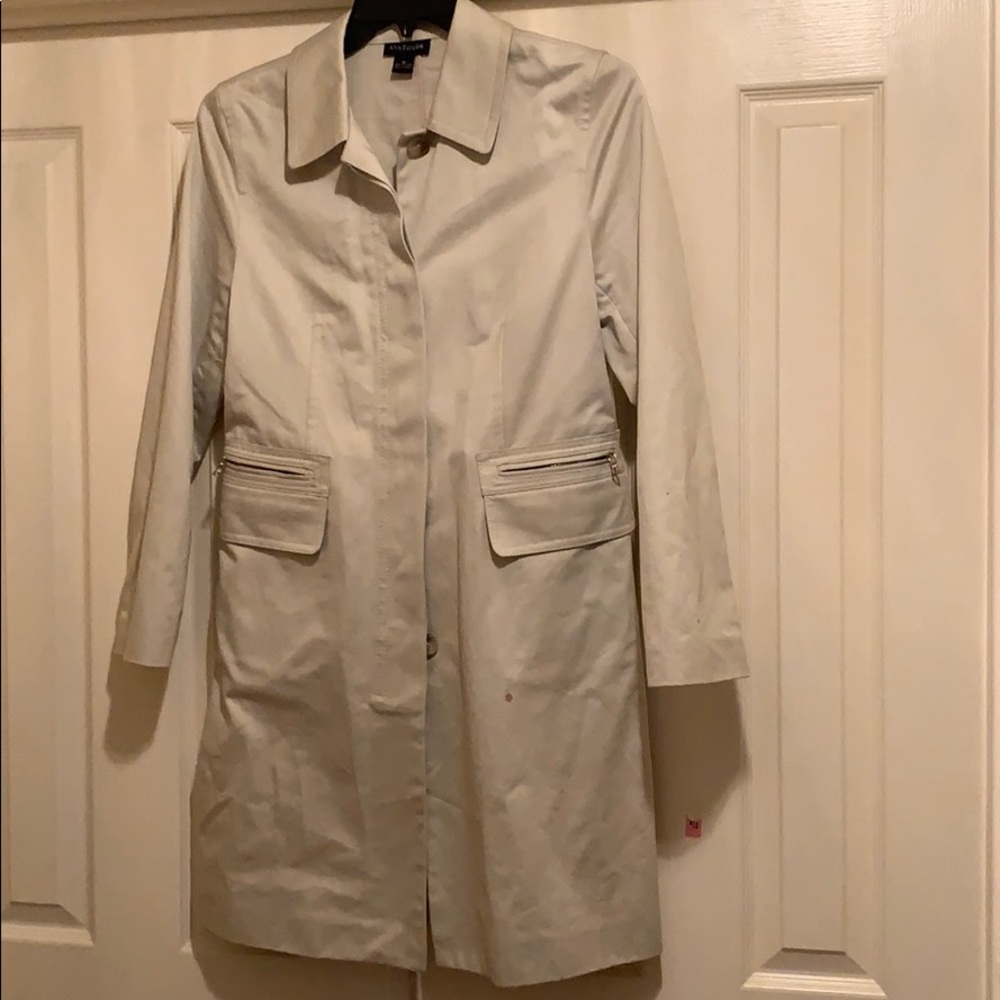 Ann Taylor Tan Trench Coat Size Medium